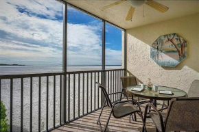 Beach Front Condo with Amazing view of Gulf